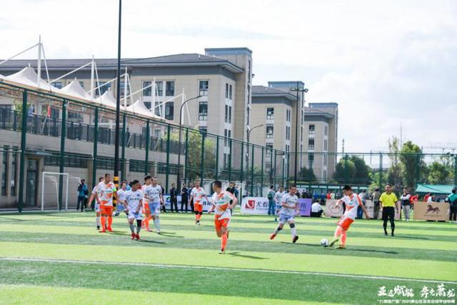 “通过乒乓球更好地了解中国”——美国青年参观乒博馆