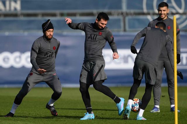 欧冠-拉菲尼亚戴帽莱万破门 巴萨4-1拜仁