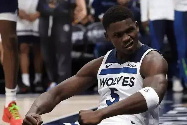 纪卓13+13青岛送四川22连败 广州大胜同曦