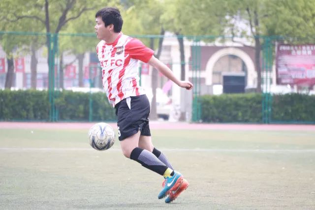 骑士大胜终结雄鹿3连胜 雷霆力克热火7连胜